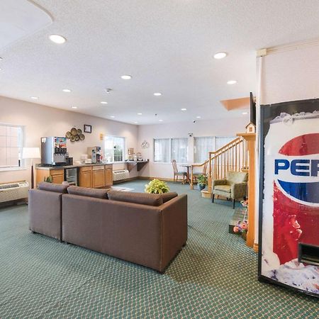 Rodeway Inn Urbana Champaign University Area Екстериор снимка