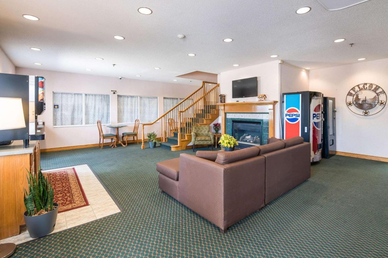 Rodeway Inn Urbana Champaign University Area Екстериор снимка