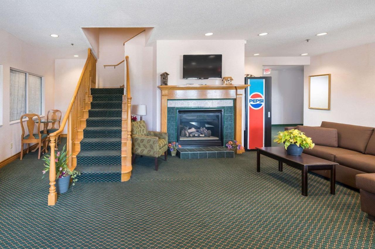 Rodeway Inn Urbana Champaign University Area Екстериор снимка