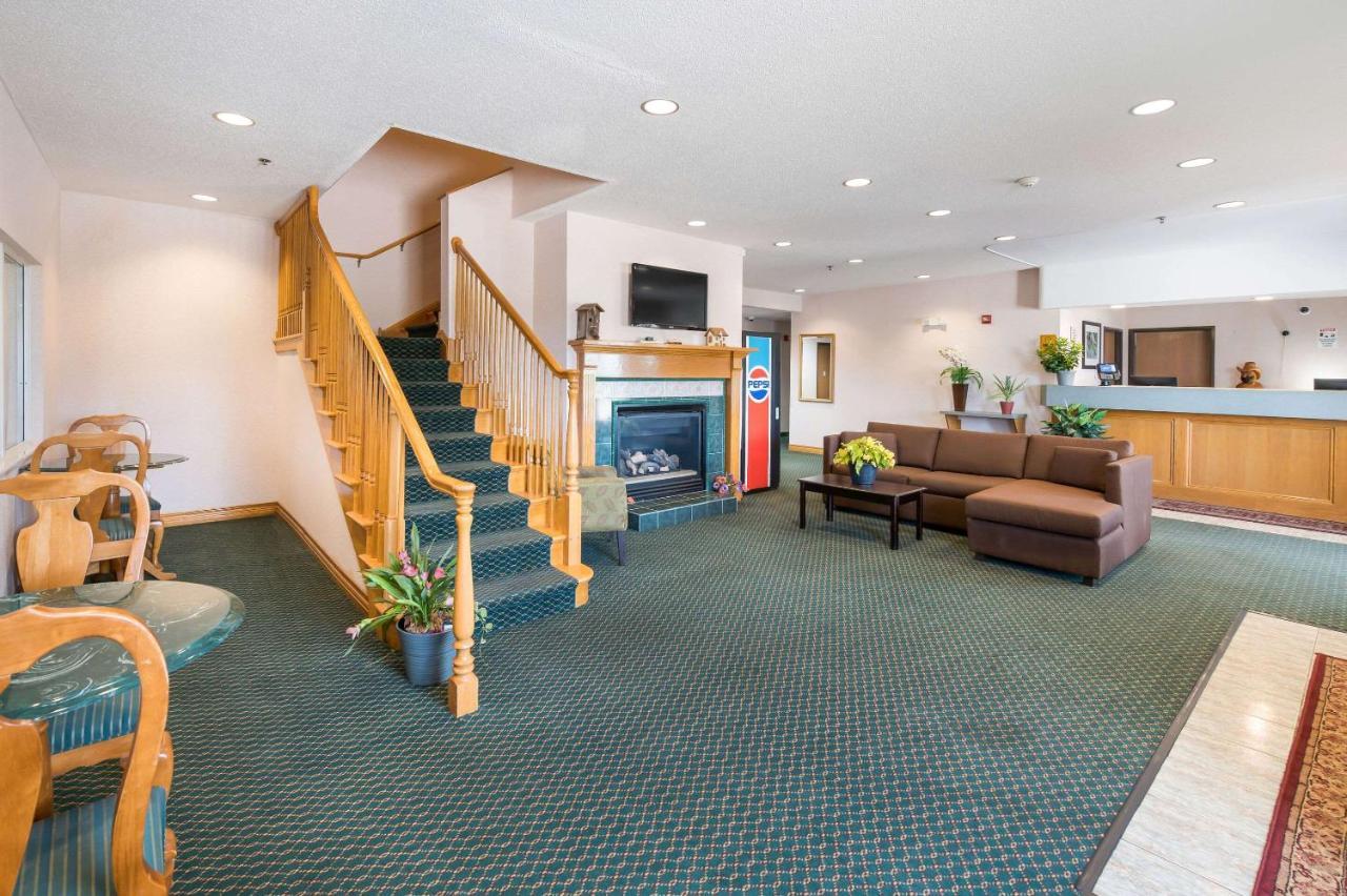 Rodeway Inn Urbana Champaign University Area Екстериор снимка