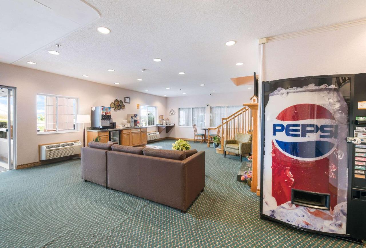 Rodeway Inn Urbana Champaign University Area Екстериор снимка