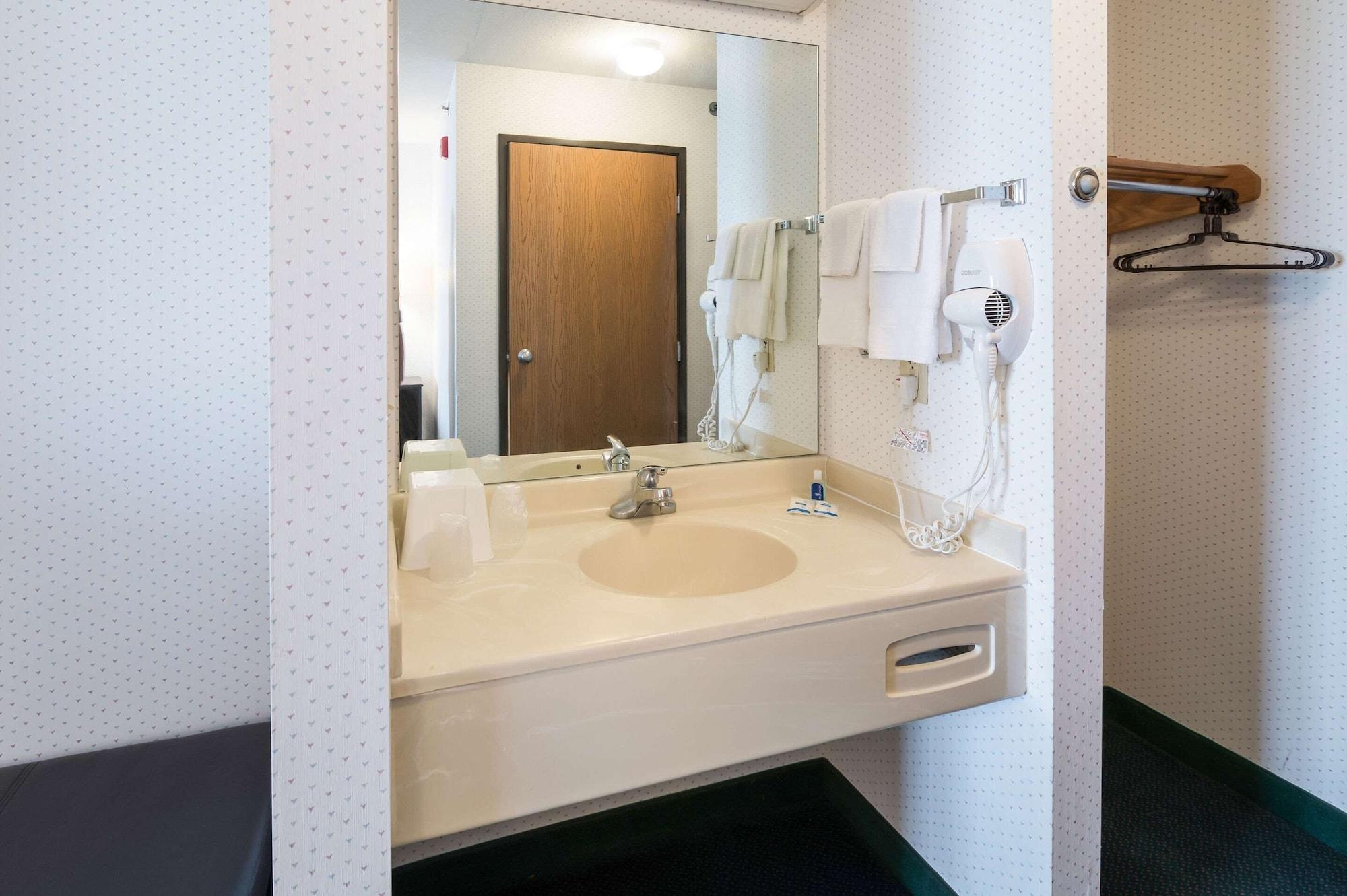 Rodeway Inn Urbana Champaign University Area Екстериор снимка
